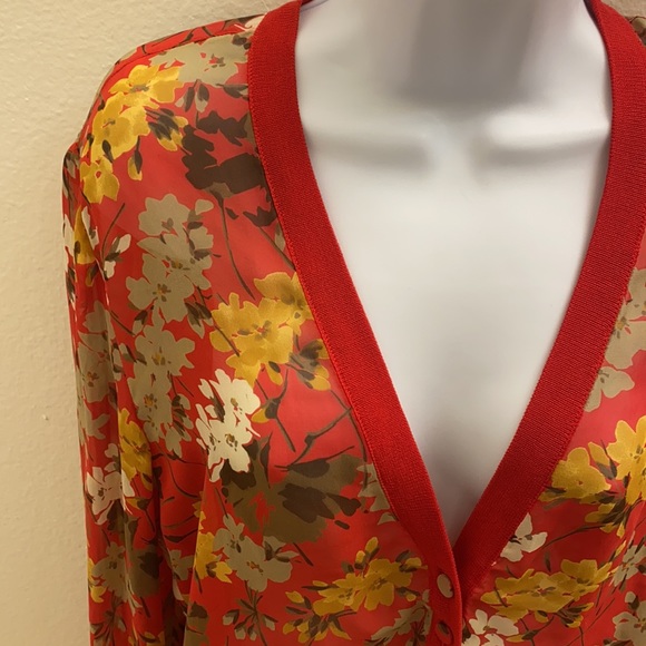 Valentino Miss V Silk Sheer Red Floral Cardigan 40-6 - Picture 5 of 6
